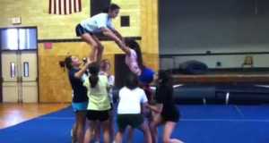 Cheerleading pyramid stunt FAIL