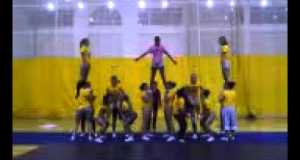 UNCG Cheerleading Pyramid
