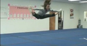 How to do Advanced Cheer Leading Moves : How to Do a Toe Touch